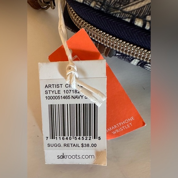 NWT Sakroots Spirit Desert Smartphone Wristlet Blue Paisley Crossbody Strap Inc - Picture 15 of 15